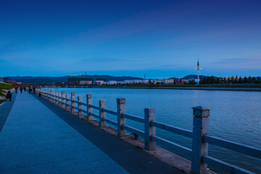 海兰江夜景