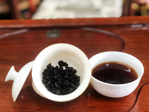 碎银子茶叶特写