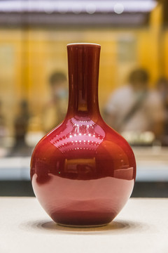 祭红釉瓶