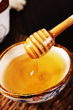 碗中的蜂蜜