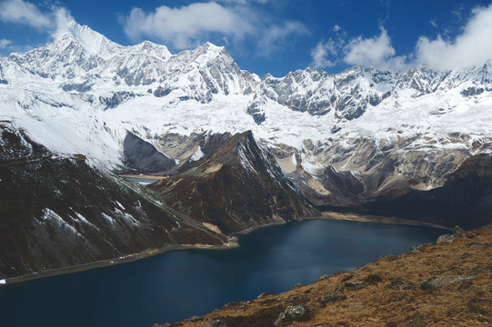 西藏蓝天高原湖泊雪山