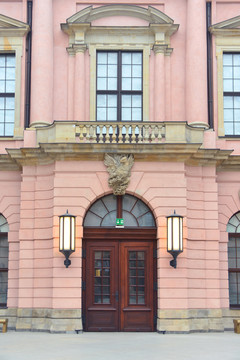 德国历史博物馆展厅大门装饰雕塑