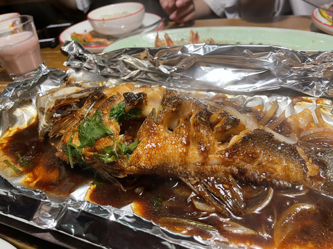 酱烤活鲈鱼