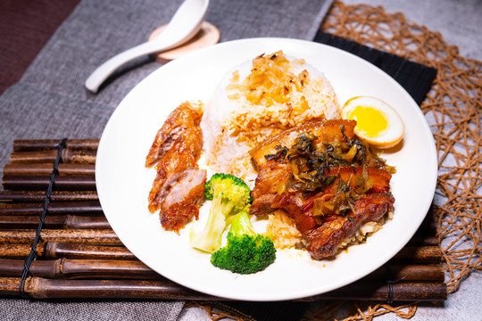 梅菜扣肉饭