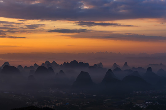 唯美山景日出