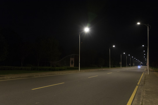 夜晚的公路