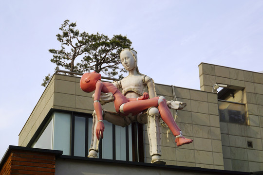 韩国三清洞文化街现代雕塑艺术