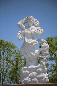 木兰雕像