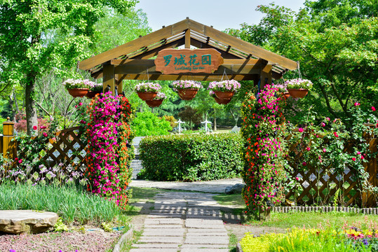 扬州瘦西湖罗城花园