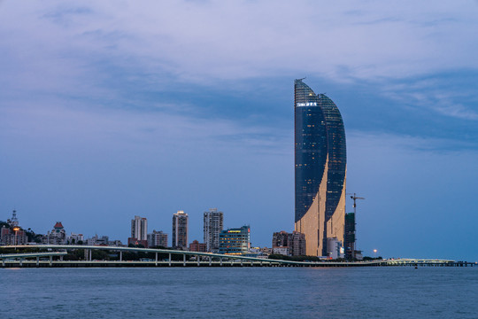 厦门世茂海峡大厦夜景