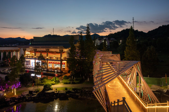 孽龙洞风景区夜景