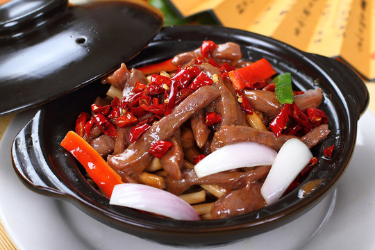 砂锅茶树菇牛柳