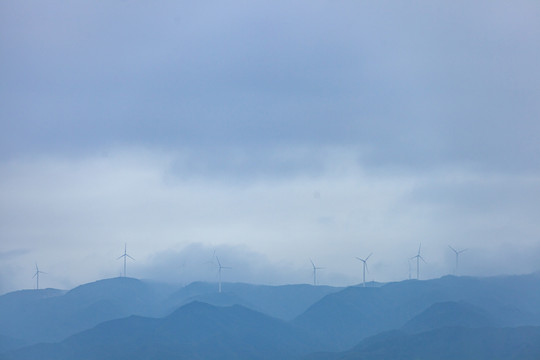 雨后山峰