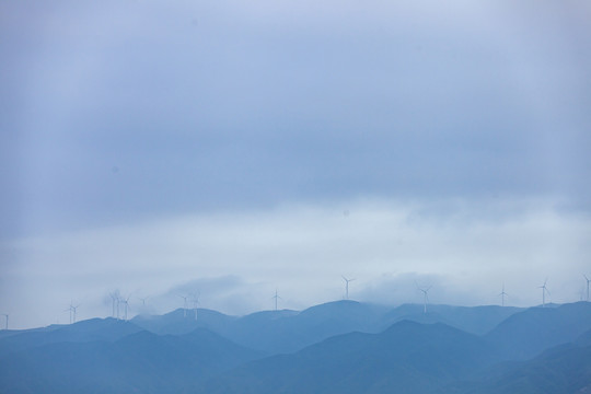 雨后山峰