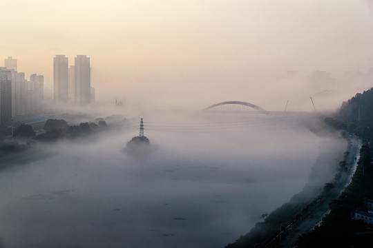 雾漫都市