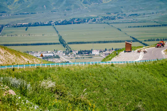 那拉提草原下山公路