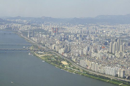 韩国首尔汉江沿岸城市俯拍