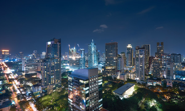 夜晚城市高楼夜景倒三角构图摄影照