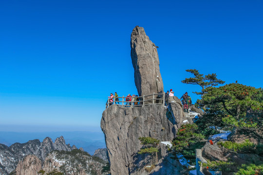 黄山飞来石