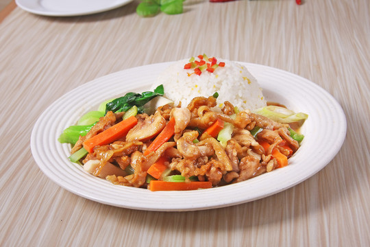 鸡腿肉套饭