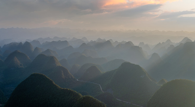 贵州十万大山日落