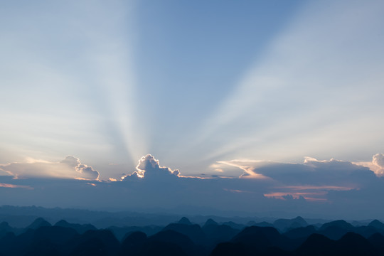 贵州十万大山日落