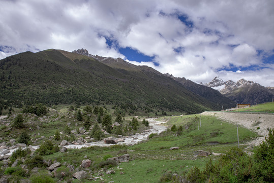 德格甘孜雀儿山新路海美景