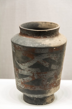 崧泽文化彩绘陶罐