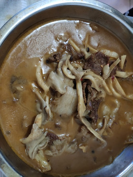 小炒肉炖蘑菇火锅
