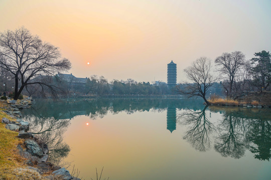 初春三月的北京大学未名湖