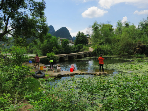 小河