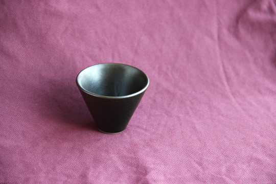 陶瓷古朴风格酒杯