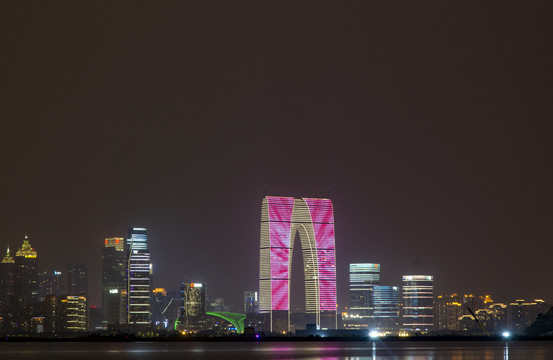 金鸡湖东方之门建筑夜景