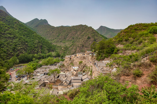 爨底下村全景图