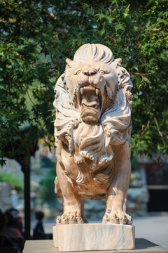 雕塑狮子