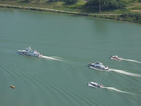 邕江水上直升机和巡逻船联合演练