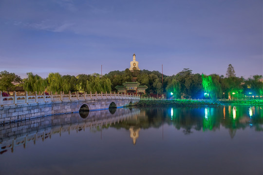 夜色北海湖