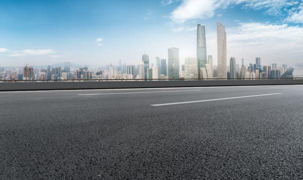 道路地面和现代建筑