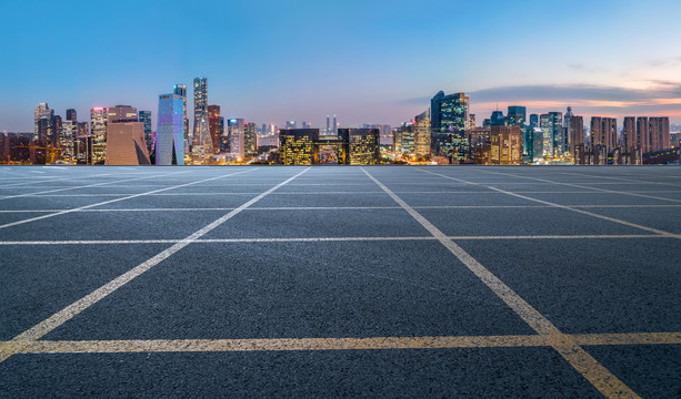 道路交通和城市景观夜景