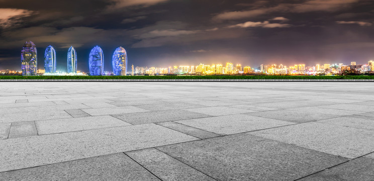 地砖地面观景台和三亚城市夜景