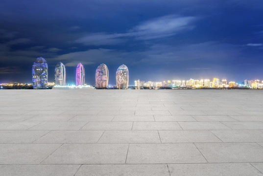 地砖地面和三亚城市夜景