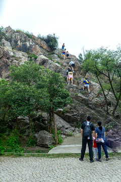 登山的游客