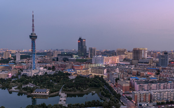 落日下的中国长春城市景观