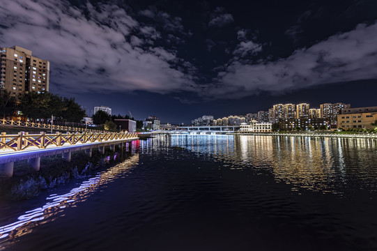 中国长春伊通河畔夜景