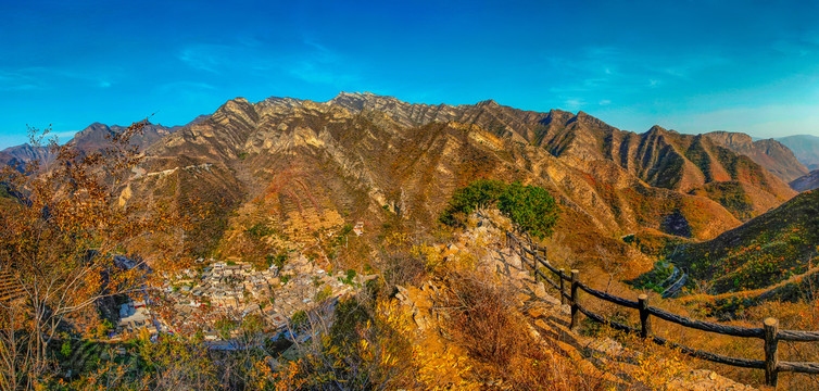 爨底下村全景图