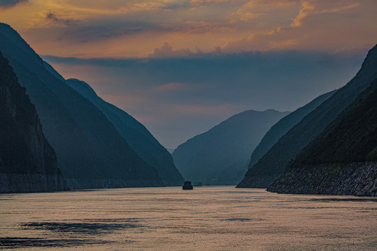 巫峡晨曦风光