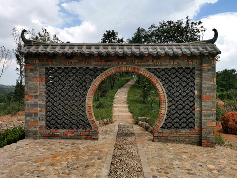 中式圆拱门青瓦叠砌景观墙照壁