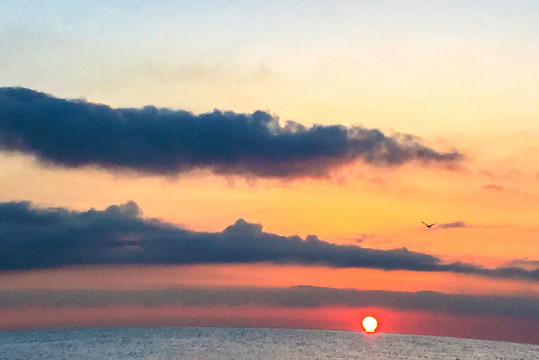 青海湖夕阳日出