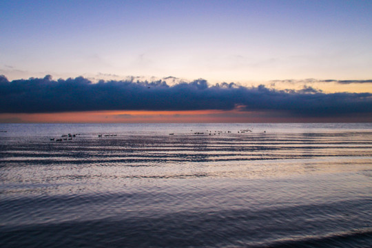 湖面夕阳海上日出