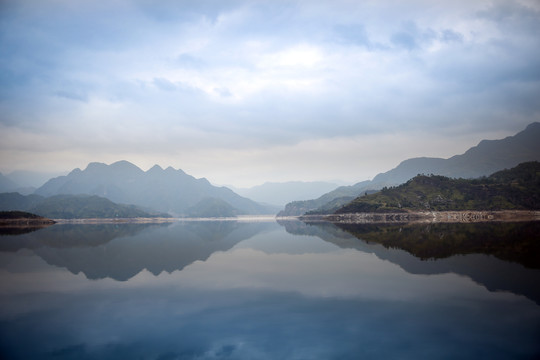 千峡湖